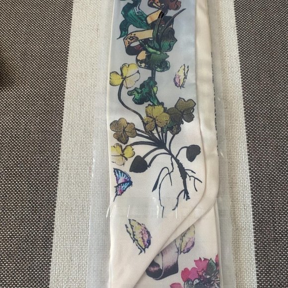 Twillies Twilly Mitzah tres chic scarves similar to Dior - Picture 3 of 6